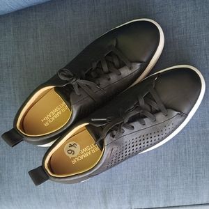 Under Armour sneaks / 9.5